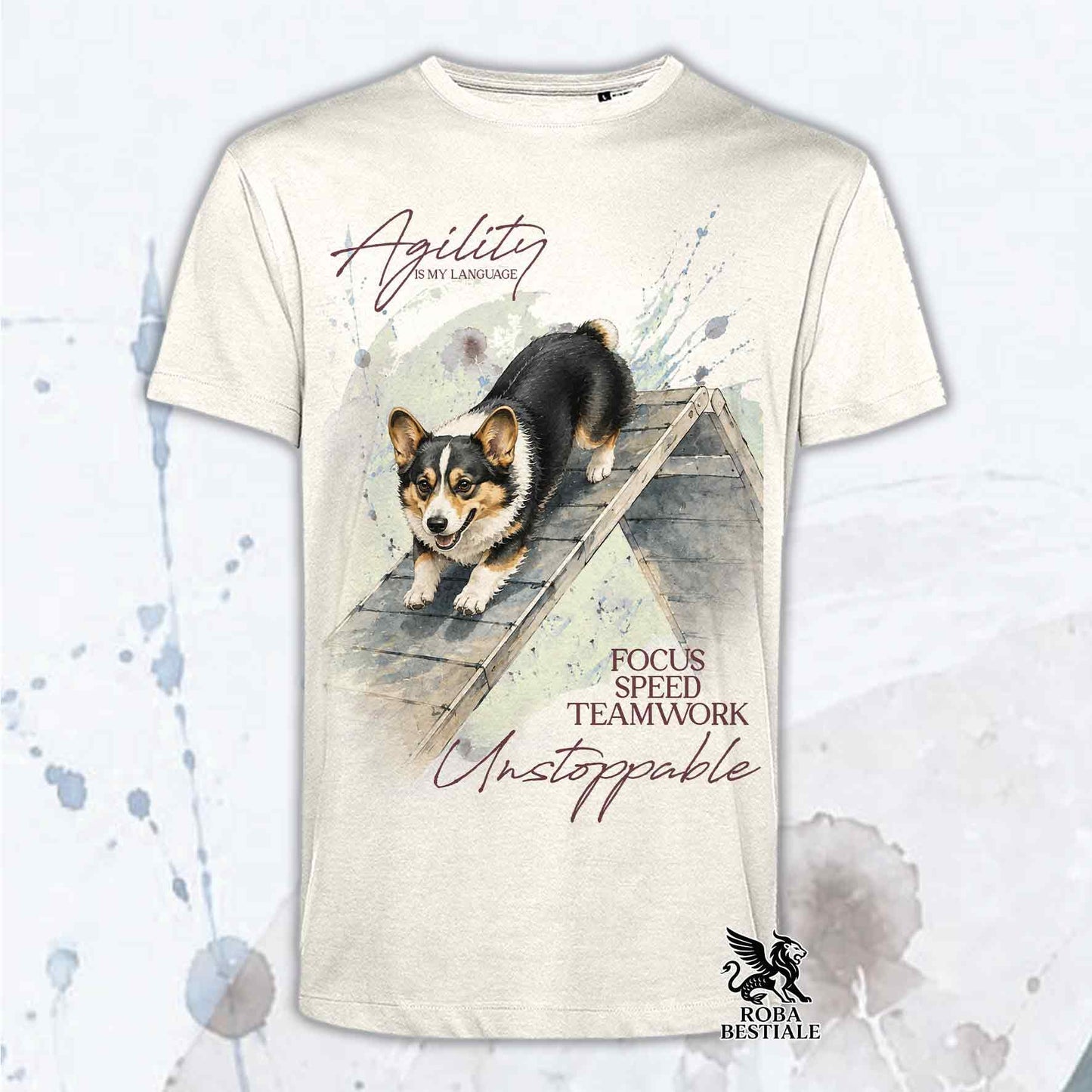 T-shirt beige stampata con un Welsh Corgi Cardigan che fa Agility. Grafica originale Roba Bestiale, collezione A-Frame