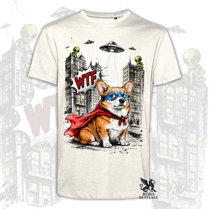 T-shirt beige stampata con un Welsh Corgi Pembroke con espressione sorpresa, vestito da Super Eroe. Grafica originale Roba Bestiale, collezione Hero