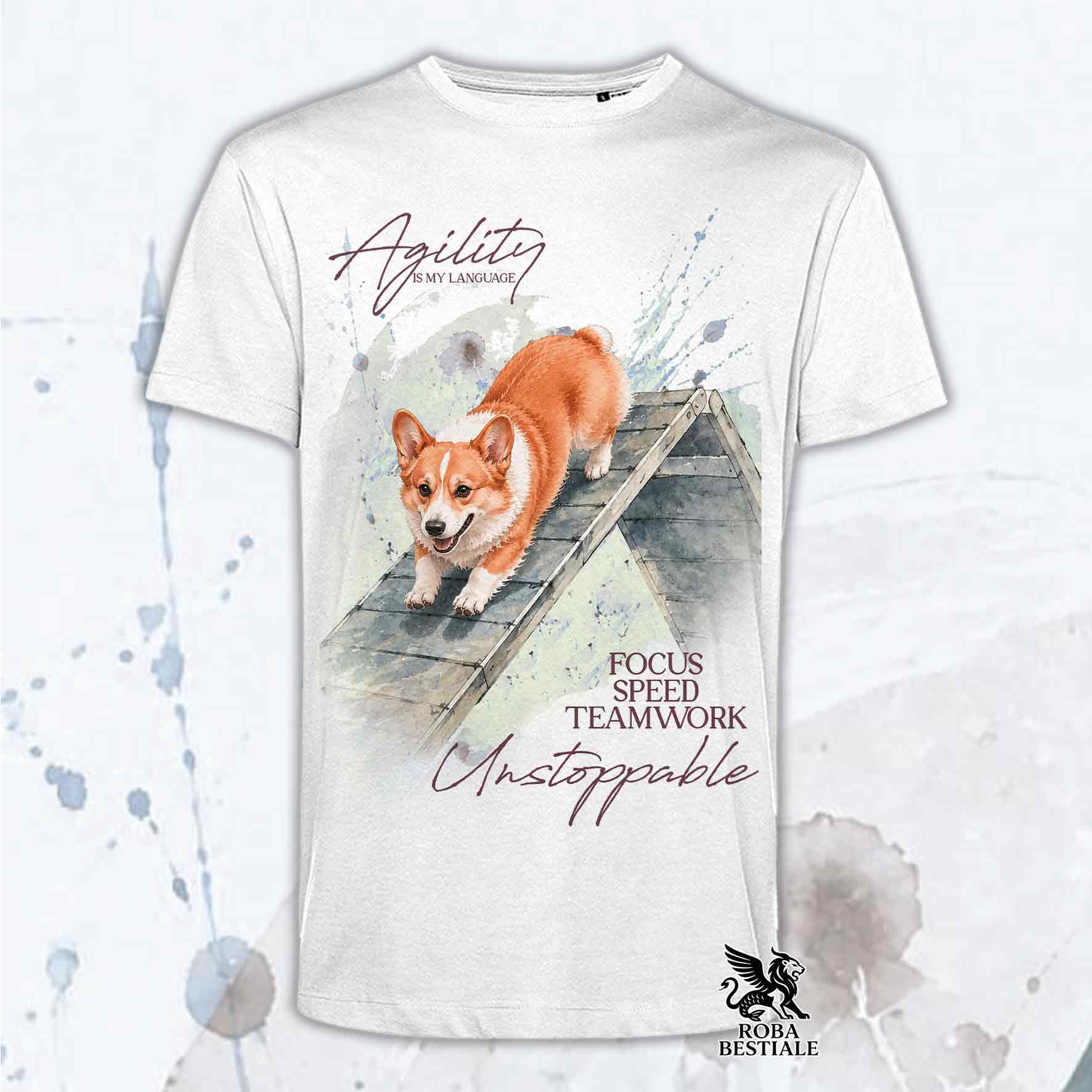 T-shirt bianca stampata con un Welsh Corgi Pembroke che fa Agility. Grafica originale Roba Bestiale, collezione A-Frame