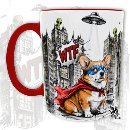 Tazza rossa stampata con un Welsh Corgi Pembroke con espressione sorpresa, vestito da Super Eroe. Grafica originale Roba Bestiale, collezione Hero