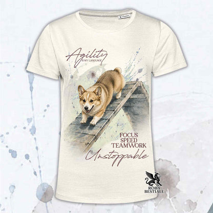 T-shirt beige stampata con un Welsh Corgi Pembroke che fa Agility. Grafica originale Roba Bestiale, collezione A-Frame