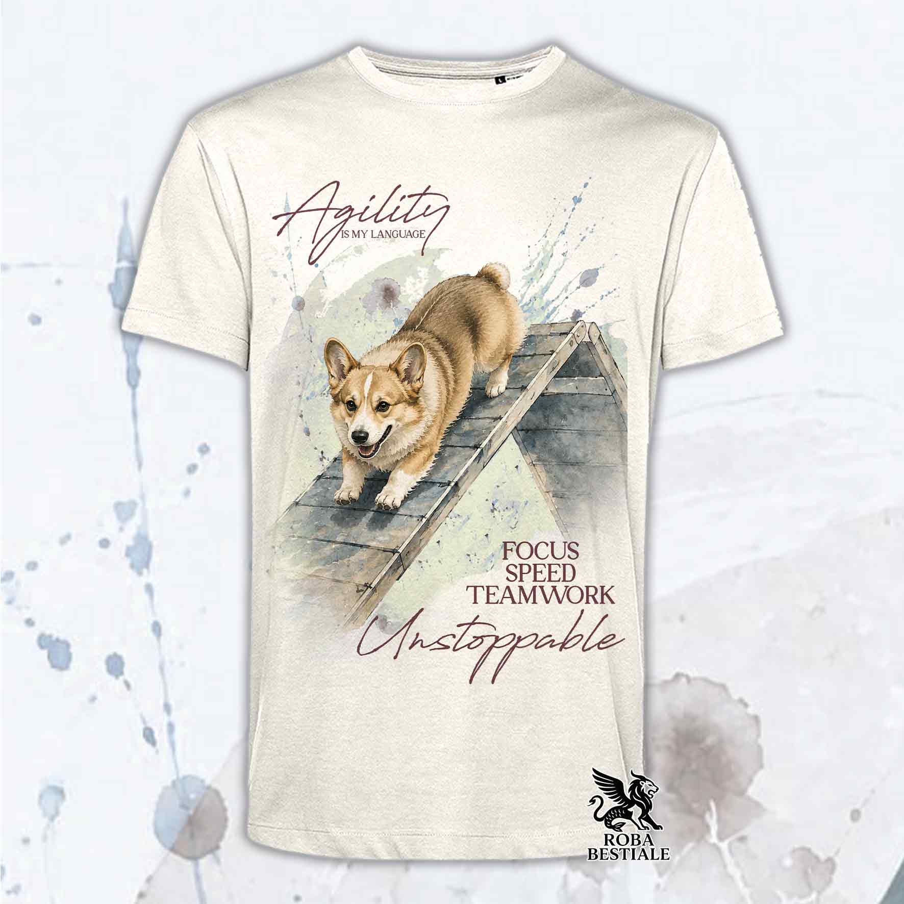 T-shirt beige stampata con un Welsh Corgi Pembroke che fa Agility. Grafica originale Roba Bestiale, collezione A-Frame