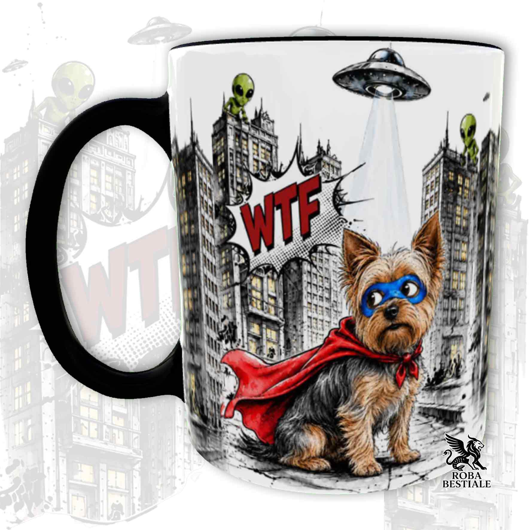 Tazza nera stampata con un Yorkshire Terrier con espressione sorpresa, vestito da Super Eroe. Grafica originale Roba Bestiale, collezione Hero